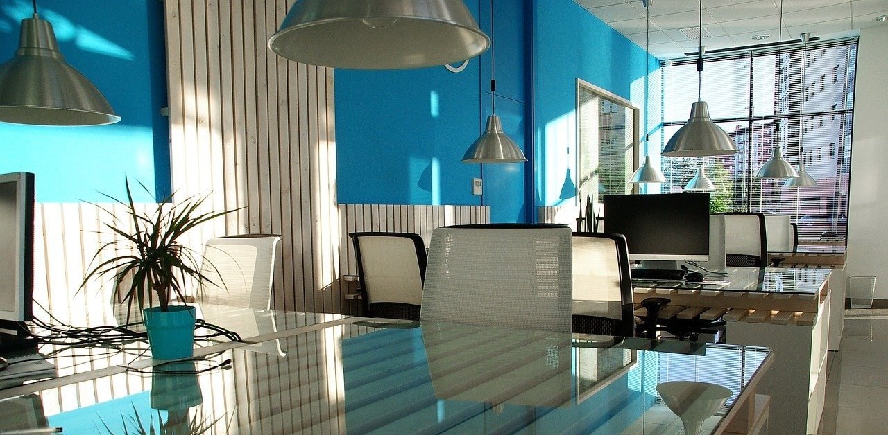 How to manage distractions at open-plan office space