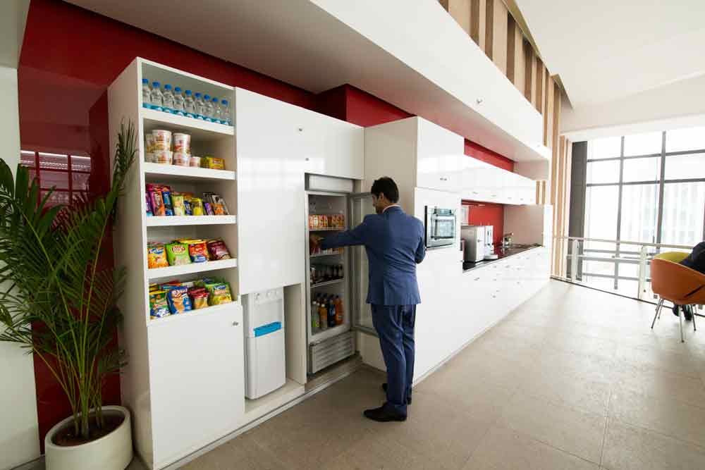 How to keep hunger pangs away at office space in Delhi