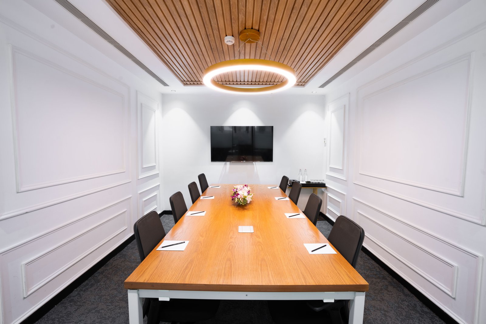 Business Centre in Connaught Place